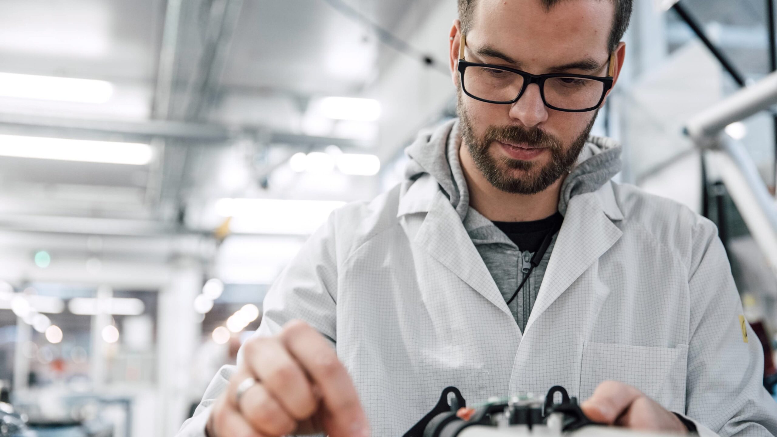 ge-healthcare-engineer-manufacturing-workshop-research-and-development